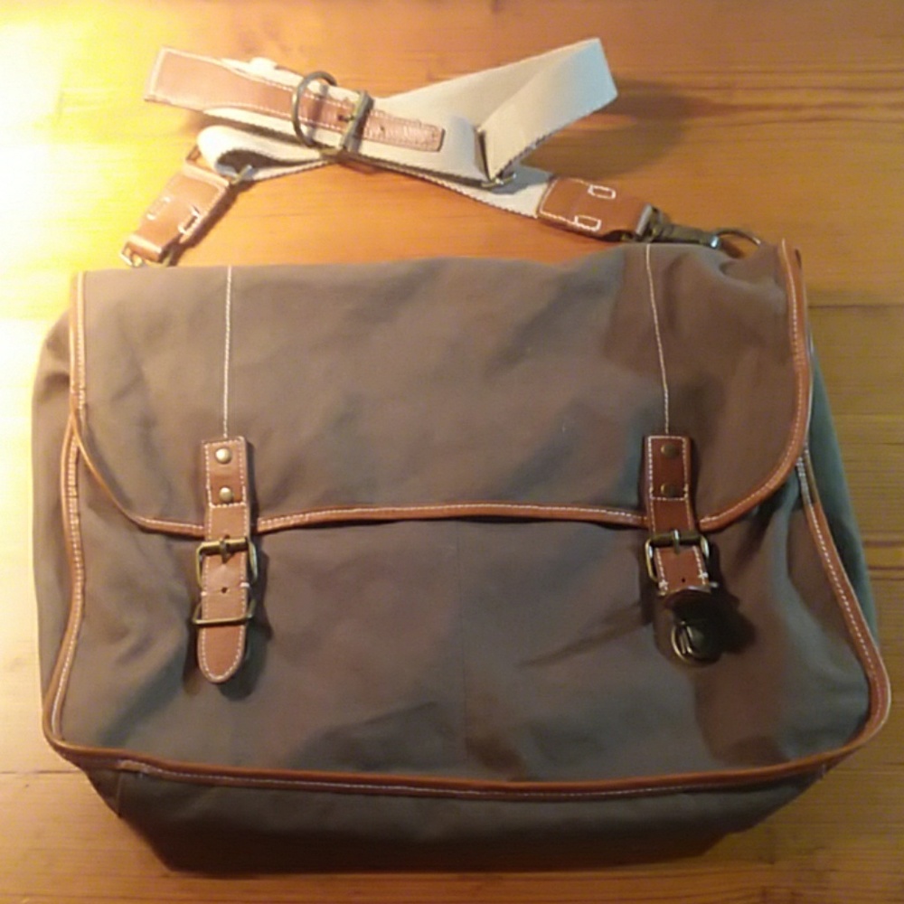 PERRY ELLIS Messenger Bag